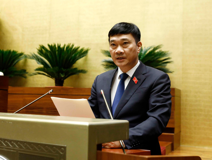 Chủ nhiệm Ủy ban Kinh tế của Quốc hội Vũ Hồng Thanh trình bày Báo cáo thẩm tra dự án Luật Phòng, chống rửa tiền (sửa đổi). (Ảnh: An Đăng/TTXVN)