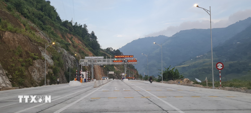 Giao thông tuyến cao tốc Nội Bài-Lào Cai.( Nguồn: TTXVN)