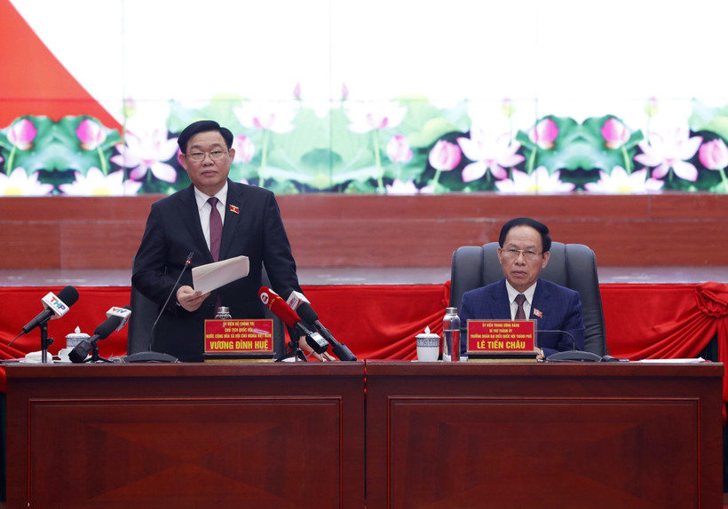 Chủ tịch Quốc hội Vương Đình Huệ phát biểu kết luận buổi làm việc. (Ảnh: Nhan Sáng/TTXVN)