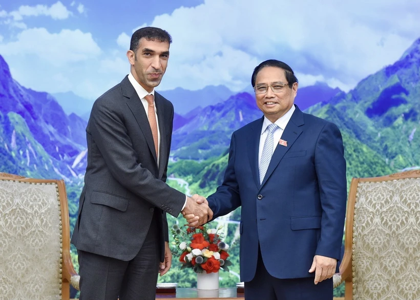 Thủ tướng Phạm Minh Chính tiếp Quốc vụ khanh phụ trách Thương mại quốc tế UAE Thani bin Ahmed Al Zeyoudi. (Ảnh: Dương Giang/TTXVN)