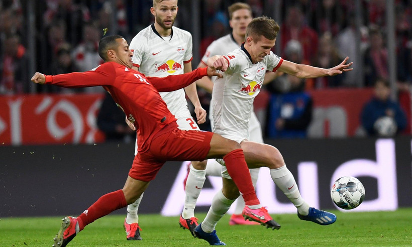 Bayern (áo đỏ) hai lần phải chia điểm với Leipzig ở mùa này. (Nguồn: AP)