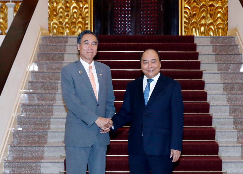 Thủ tướng Nguyễn Xuân Phúc tiếp ông Abe Shuichi, Thống đốc tỉnh Nagano, Nhật Bản. (Ảnh: Thống Nhất/TTXVN)