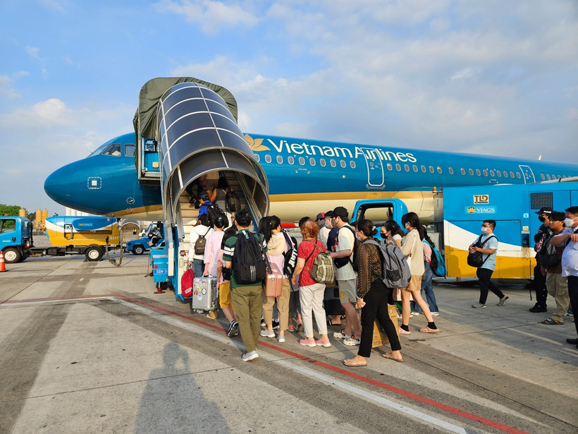 Vietnam Airlines Group mở bán 1,5 triệu vé bay dịp Tết Nguyên đán 2025