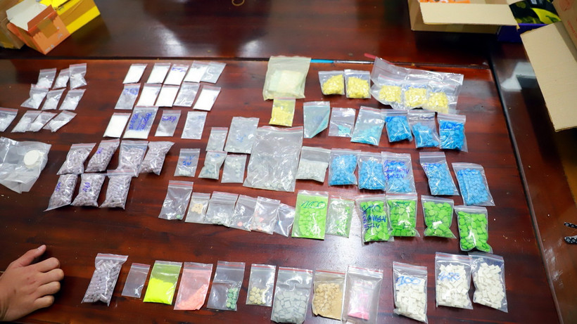 Ma túy tổng hợp bị lực lượng chức năng thu giữ. (Ảnh: TTXVN phát)