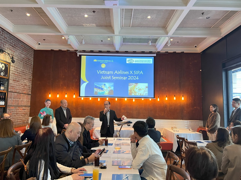 Ông Tommy Tam, Chủ tịch Hiệp hội đại lý hành khách IATA (SIPA), phát biểu khai mạc Hội thảo. (Ảnh: Mạc Luyện/TTXVN)