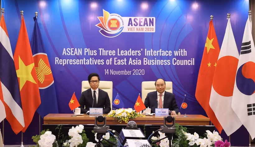 Cuộc gặp giữa Lãnh đạo ASEAN+3 và Đại diện Hội đồng Doanh nghiệp Đông Á. (Ảnh: Thống Nhất/TTXVN)
