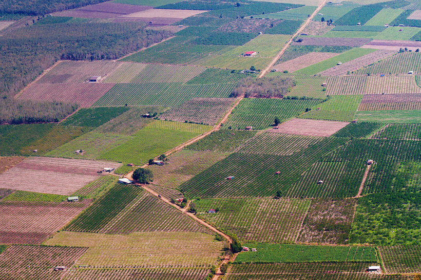 Một phần thành phố Tây Ninh nhìn từ đỉnh núi Bà Đen. (Ảnh: Lê Đức Hoảnh/TTXVN)