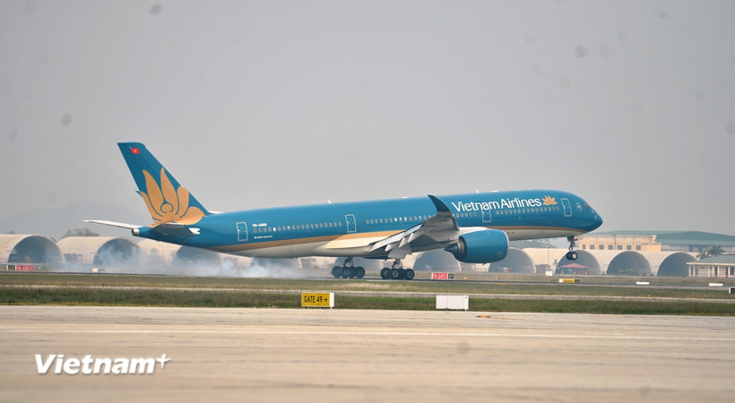 Máy bay của Hãng hàng không Vietnam Airlines tại Sân bay Quốc tế Nội Bài. (Ảnh: Việt Hùng/Vietnam+)