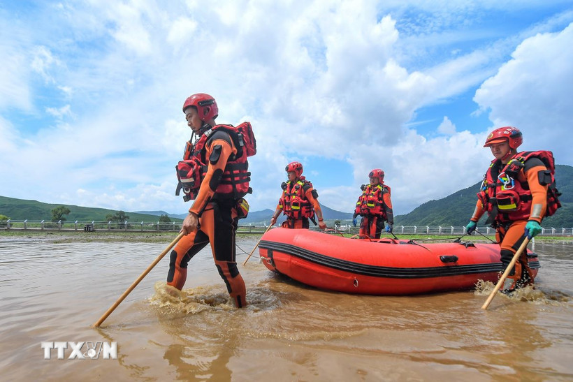 Trung Quốc duy trì các nỗ lực kiểm soát lũ lụt. (Nguồn: TTXVN)