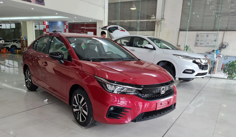 Nhiều mẫu ô tô được giảm giá đến trăm triệu đồng vẫn ít khách mua. (Ảnh minh họa: PV/Vietnam+)