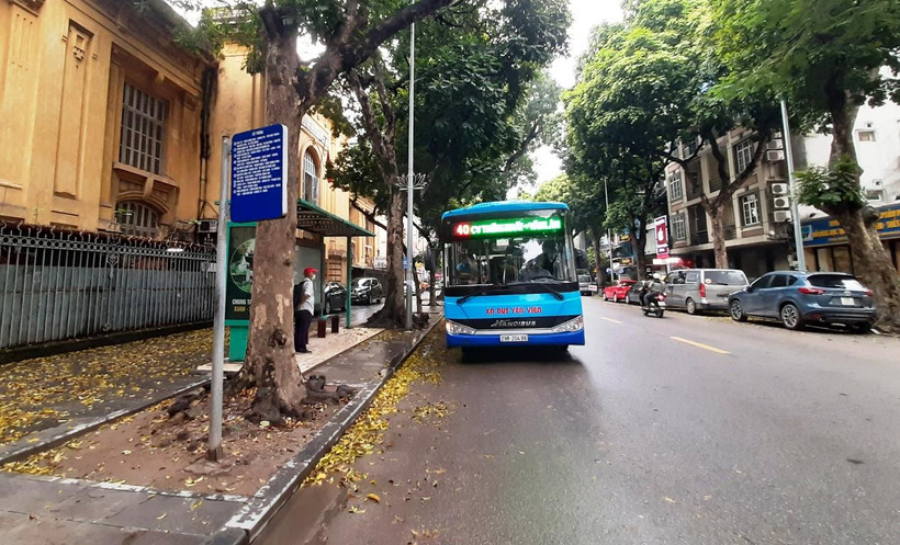 Xe buýt Hà Nội vẫn tiếp tục tạm dừng hoạt động. (Ảnh: Việt Hùng/Vietnam+)