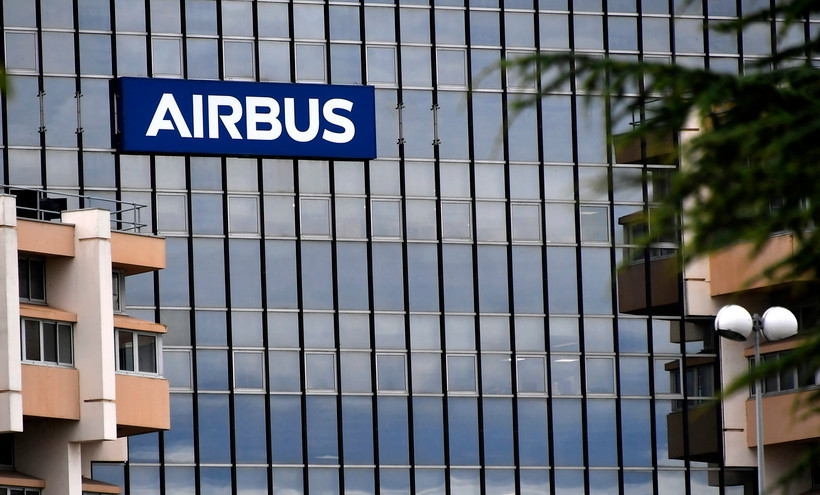 Biểu tượng hãng máy bay Airbus tại trụ sở ở Saint-Martin du Touch, ngoại ô Toulouse, Pháp. (Ảnh: AFP/TTXVN)