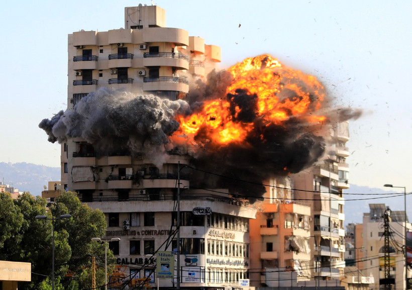 Khói lửa bốc lên sau cuộc không kích của Israel tại Beirut, Liban, ngày 22/11/2024. (Ảnh: THX/TTXVN)