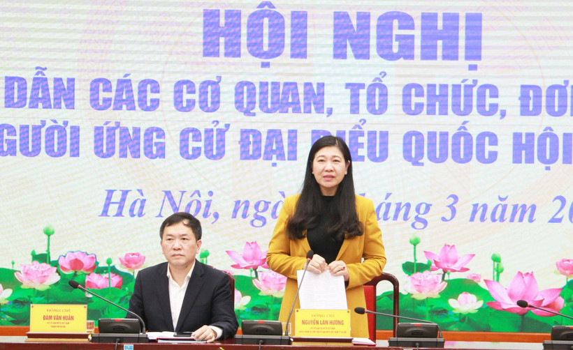 Chủ tịch Ủy ban Mặt trận Tổ quốc Việt Nam thành phố Hà Nội Nguyễn Lan Hương phát biểu tại Hội nghị. (Ảnh: TTXVN phát)