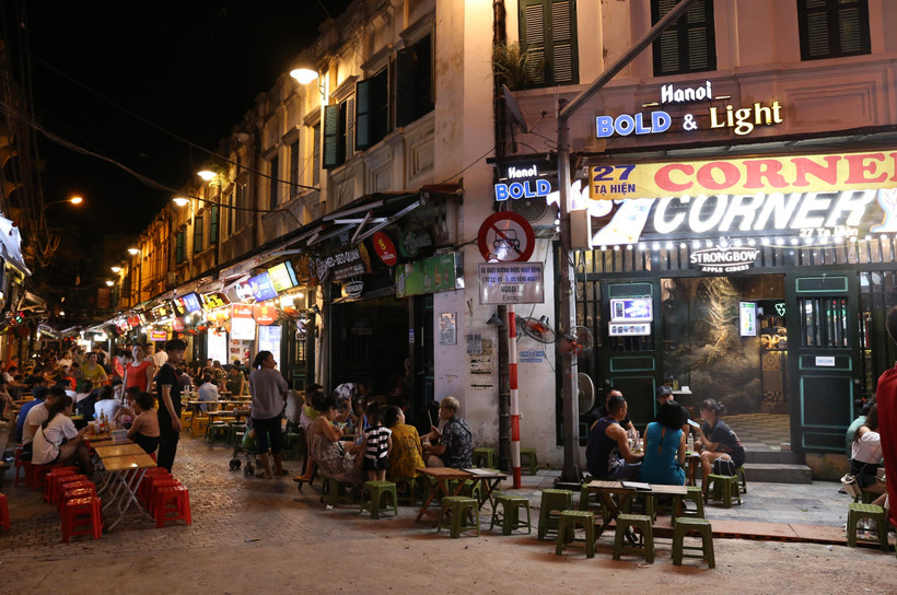 Ẩm thực là một trong những điểm hấp dẫn của du lịch Hà Nội. (Ảnh: Hoàng Hiếu/TTXVN)