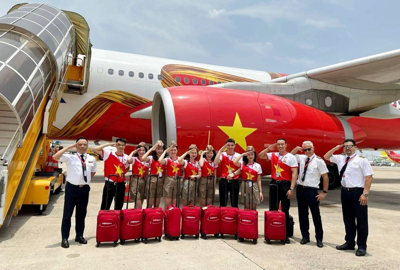 Những chuyến bay rực rỡ cờ đỏ sao vàng dịp lễ 30/4-1/5