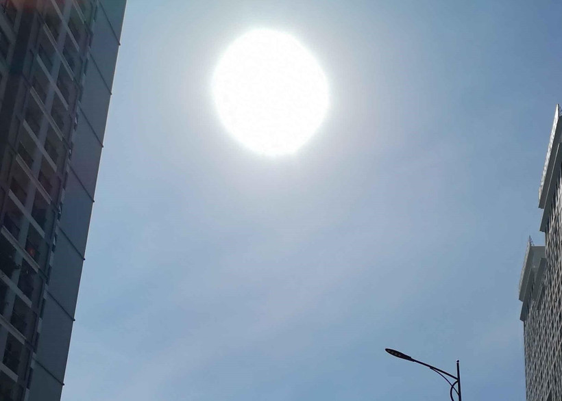 Trong 4 ngày tới, chỉ số tia UV ở Bắc Bộ ở ngưỡng ngiu cơ gây hại cao. (Ảnh: Thanh Tùng/TTXVN)