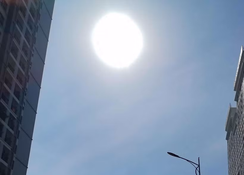 Trong 4 ngày tới, chỉ số tia UV ở Bắc Bộ ở ngưỡng ngiu cơ gây hại cao. (Ảnh: Thanh Tùng/TTXVN)