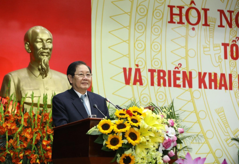 Bộ trưởng Bộ Nội vụ Lê Vĩnh Tân phát biểu khai mạc Hội nghị trực tuyến toàn quốc tổng kết 5 năm giai đoạn 2016 - 2020 và triển khai nhiệm vụ công tác năm 2021 của ngành Nội vụ. (Ảnh: Văn Điệp/TTXVN)