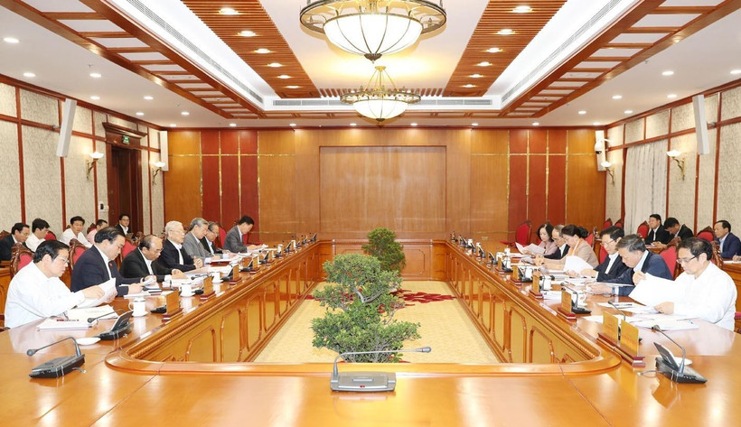 Tổng Bí thư, Chủ tịch nước Nguyễn Phú Trọng chủ trì họp Bộ Chính trị. (Ảnh: Trí Dũng/TTXVN)