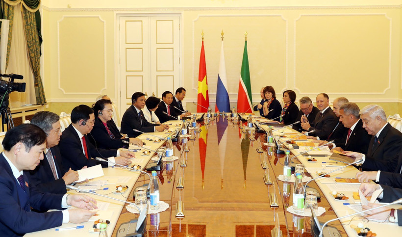 Chủ tịch Quốc hội Nguyễn Thị Kim Ngân hội kiến Tổng thống Tatarstan, Liên bang Nga. (Ảnh: Trọng Đức/TTXVN)