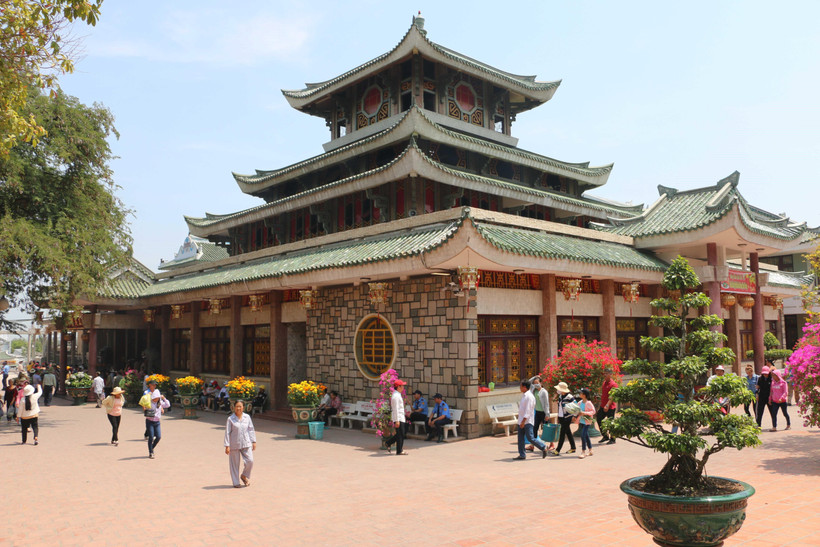 Khu Du lịch quốc gia Núi Sam sẽ tạm dừng đón khách để phòng chống dịch COVID-19. (Ảnh: Công Mạo/TTXVN)