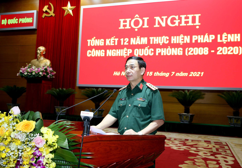 Đại tướng Phan Văn Giang, Ủy viên Bộ Chính trị, Phó Bí thư Quân ủy Trung ương, Bộ trưởng Bộ Quốc phòng phát biểu tại hội nghị. (Ảnh: Phạm Kiên/TTXVN)