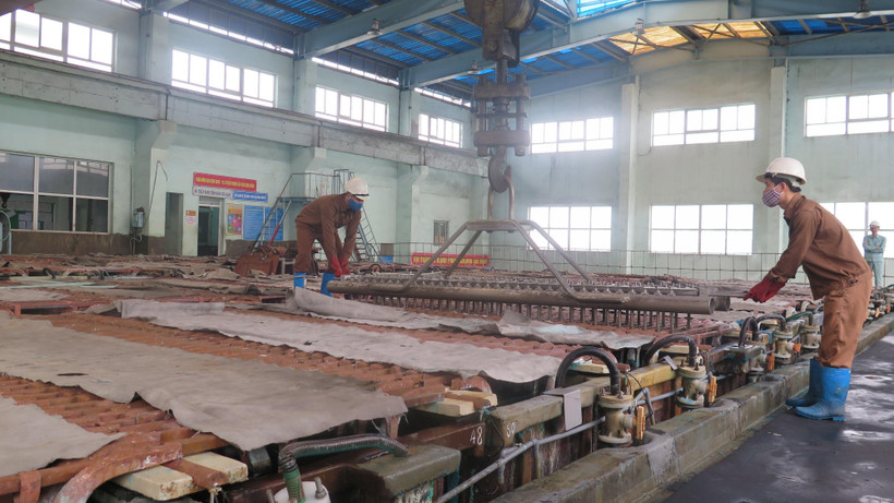 Sản xuất đồng tại Nhà máy luyện đồng Lào Cai. (Ảnh: Hồng Ninh/TTXVN)