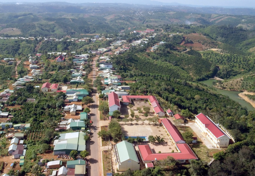Trường tiểu học và trung học cơ sở Đắk Plao (xã Đắk Plao, huyện Đắk Glong) được đầu tư, xây dựng các phòng học bộ môn từ nguồn vốn chương trình mục tiêu quốc gia giảm nghèo bền vững. (Ảnh: Mưng Hưng/TTXVN)