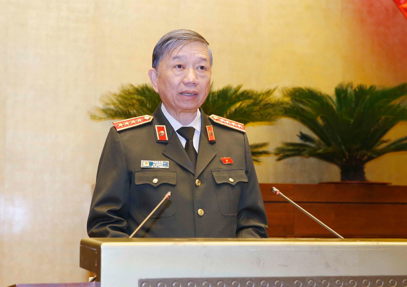 Đại tướng, Bộ trưởng Bộ Công an Tô Lâm, thừa ủy quyền của Thủ tướng Chính phủ trình bày Tờ trình về dự án Luật Cảnh sát cơ động. (Ảnh: Doãn Tấn/TTXVN)