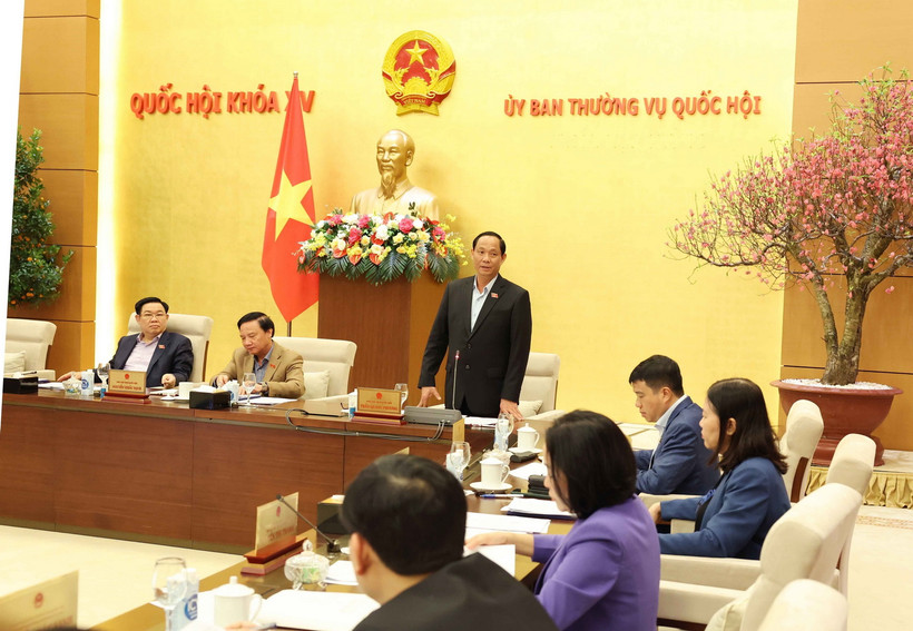 Ủy ban Thường vụ Quốc hội thông qua Nghị quyết. (Ảnh: Nhan Sáng/TTXVN)