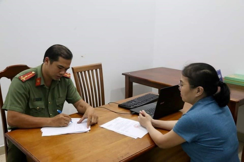 Đối tượng Dương Thanh Thủy tại cơ quan An ninh điều tra. (Ảnh: TTXVN phát)