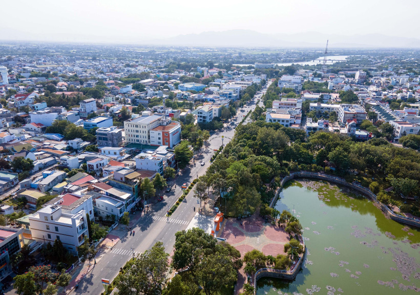Thành phố Phan Rang-Tháp Chàm chuyển mình phát triển mạnh mẽ sau 30 năm đổi mới. (Ảnh: Công Thử/TTXVN)