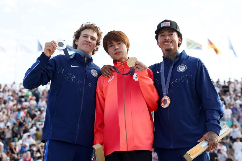 Yuto Horigome (giữa) tỏa sáng để giúp Nhật Bản tiếp tục đứng đầu bảng tổng sắp huy chương Olympic Paris 2024. (Nguồn: Getty Images)