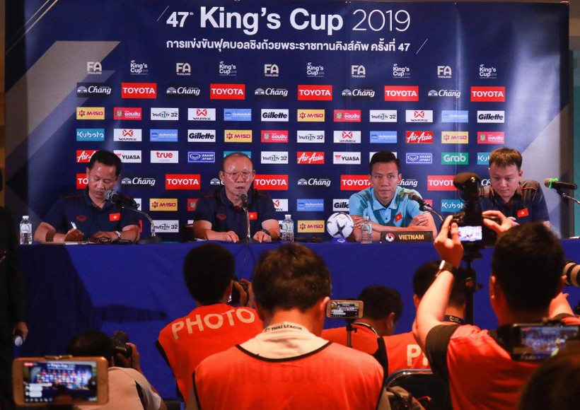 Quang cảnh buổi họp báo của tuyển Việt Nam. (Ảnh: Nguyên An/Vietnam+)