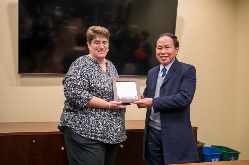 Ông Lê Tiến Châu, Ủy viên Trung ương Đảng, Bí thư Thành ủy thành phố Hải Phòng và bà Bethaan Rooney, Giám đốc Cảng vụ New York và New Jersey. (Ảnh: Quang Huy/TTXVN)