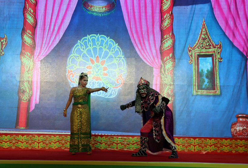 Biểu diễn loại hình sân khấu Dù kê. (Ảnh: Trung Hiếu/TTXVN)