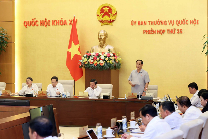 Phó Chủ tịch Quốc hội Trần Quang Phương điều hành phiên họp. (Ảnh: An Đăng/TTXVN)