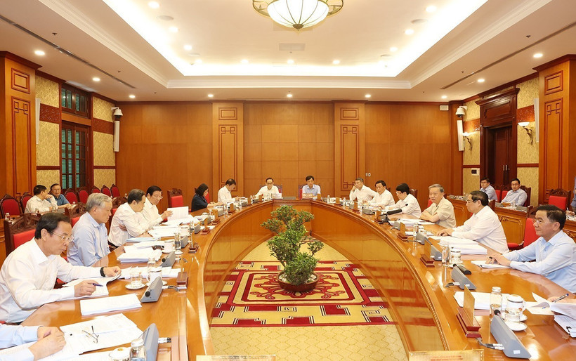 Tổng Bí thư, Chủ tịch nước Tô Lâm chủ trì họp Bộ Chính trị, Ban Bí thư. (Ảnh: Trí Dũng/TTXVN)