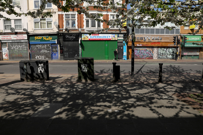 Các cửa hàng tại London, Anh, đóng cửa ngày 13/4/2020 trong bối cảnh dịch COVID-19 lan rộng. (Ảnh: THX/TTXVN)