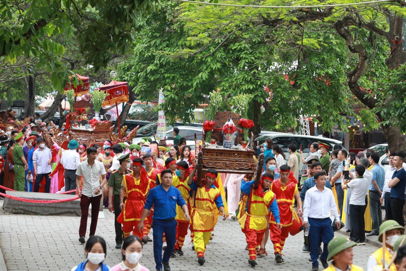 Các nghi lễ truyền thống trong Lễ hội Hoa Lư. (Ảnh: Hải Yến/TTXVN)