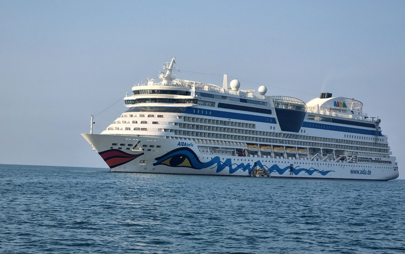 Tàu du lịch Aida Bella đưa du khách tham quan đảo ngọc Phú Quốc (Kiên Giang). (Ảnh: TTXVN phát)