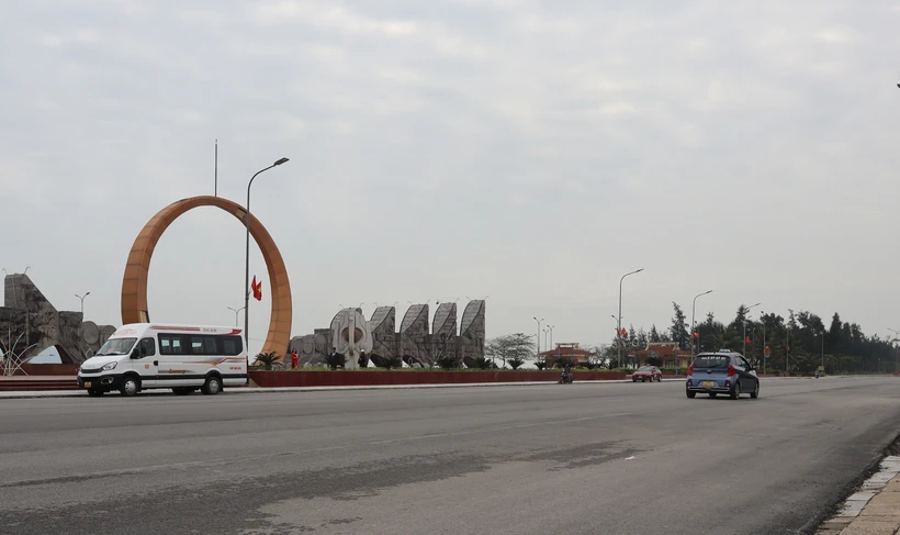 Đường Bình Minh đoạn qua Quảng trường đã hoàn thành, sẵn sàng phục vụ du khách mùa du lịch. (Ảnh: Xuân Tiến/TTXVN)