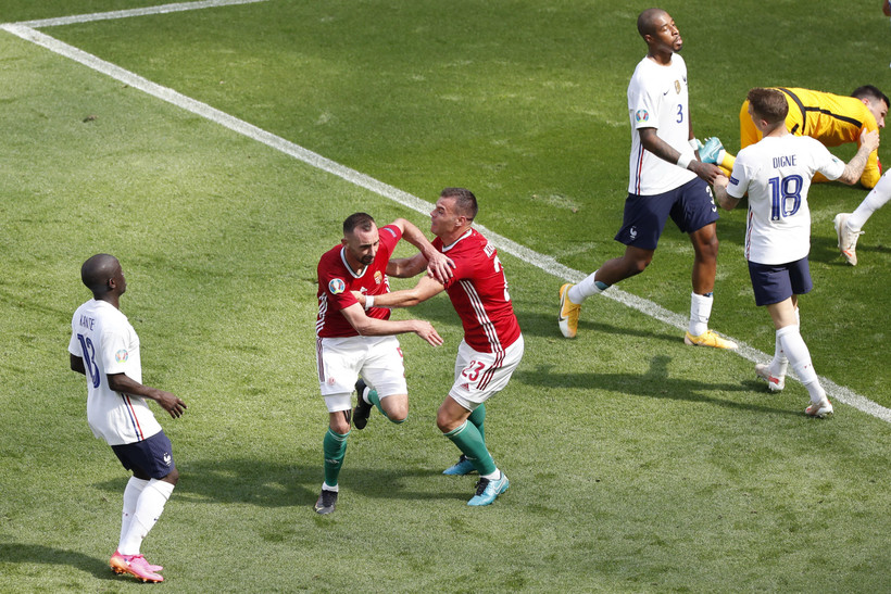 Hungary (áo đỏ) gây bất ngờ khi cầm hòa Pháp. (Ảnh: AFP/TTXVN)