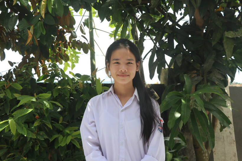 Lê Thị Thanh Huyền, học sinh lớp 12A6 trường THPT Can Lộc là một trong 5 thủ khoa khối COO của tỉnh Hà Tĩnh. (Ảnh: Hoàng Ngà/TTXVN)