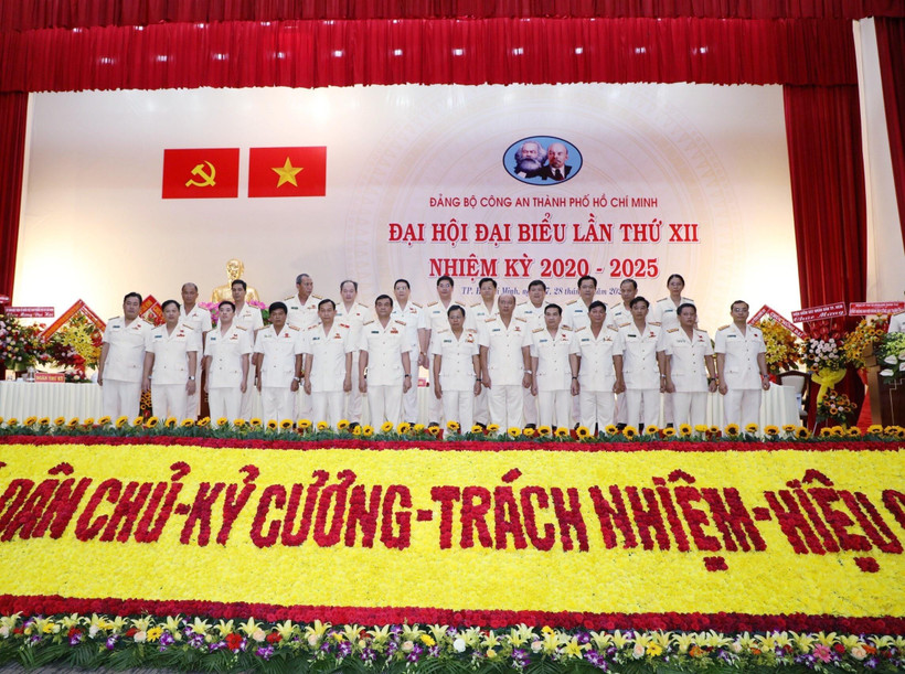 Ban Chấp hành Đảng bộ Công an Thành phố Hồ Chí Minh nhiệm kỳ 2020-2025 ra mắt Đại hội. (Ảnh: TTXVN)