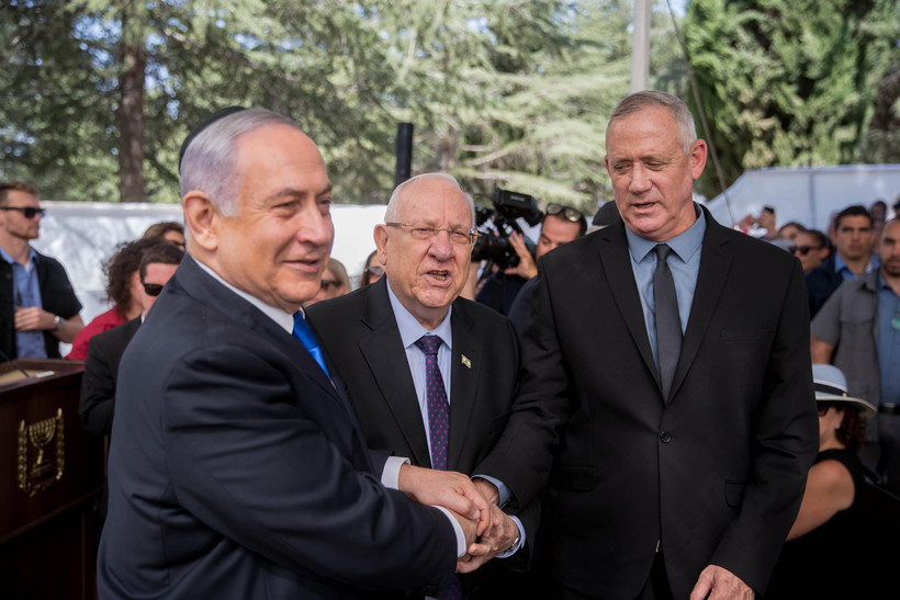 Thủ tướng Israel Benjamin Netanyahu, Tổng thống Reuven Rivlin và Lãnh đạo đảng Xanh-Trắng Benny Gantz ở Jerusalem. (Ảnh: THX/TTXVN)