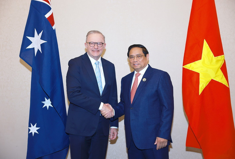 Thủ tướng Phạm Minh Chính gặp Thủ tướng Australia Anthony Albanese. (Ảnh: Dương Giang/TTXVN)