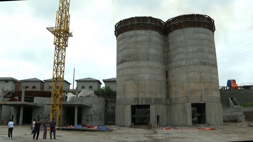 Hiện trường xảy ra vụ tai nạn lao động thương tâm tại Nhà máy nghiền xỉ phốtpho, xỉ lò cao tại Khu công nghiệp Tằng Loỏng, huyện Bảo Thắng, tỉnh Lào Cai. (Ảnh: TTXVN phát)