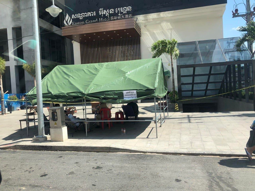 Nhiều địa điểm thành phố Sihanoukville bị phong tỏa để phòng dịch COVID-19 lây lan. (Ảnh: Trần Long/TTXVN)